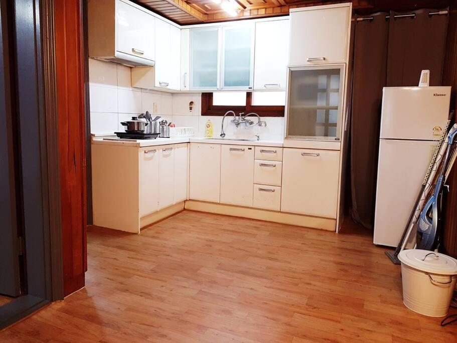 The Art House Hongdae New M-1 Apt 5beds Apartment Seoul